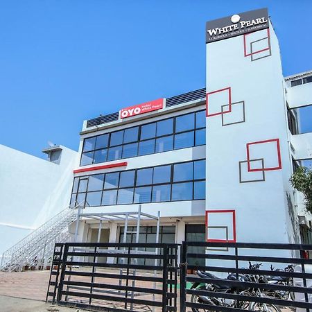 Oyo 3603 White Pearl Hotel Jabalpur Bagian luar foto